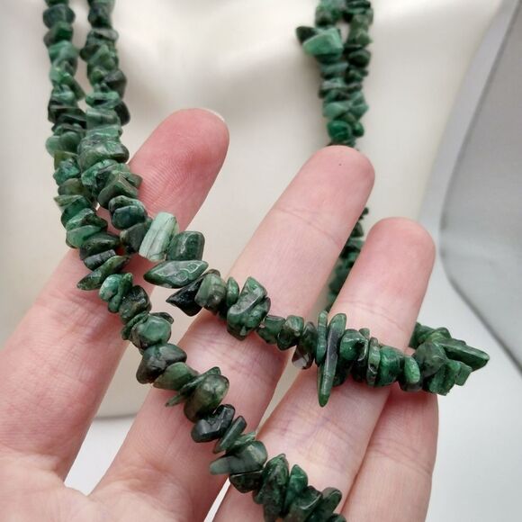 Emerald Turquoise chip necklace all natural 59 grams - Picture 4 of 5
